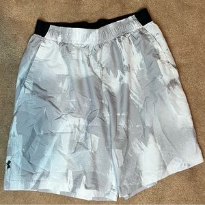 Under Armour Printed Shorts Size M